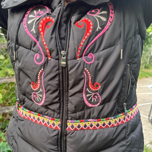 Beautiful Desigual jacket with detachable sleeves - Picture 6 of 6